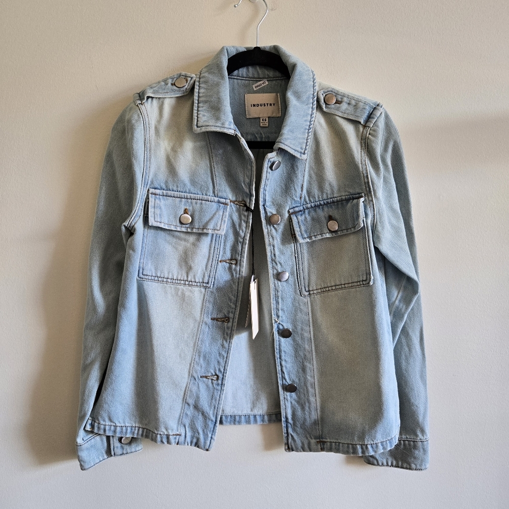 INDUSTRY I NWT XS/S Light Wash Denim Jean Jacket I blue